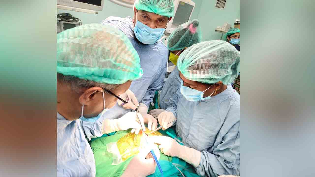 Cochlear Implants Surgery | తీవ్రమైన వినికిడి లోపం.. 16 నెలల చిన్నారికి కాక్లియార్ ఇంప్లాంట్ సర్జరీ