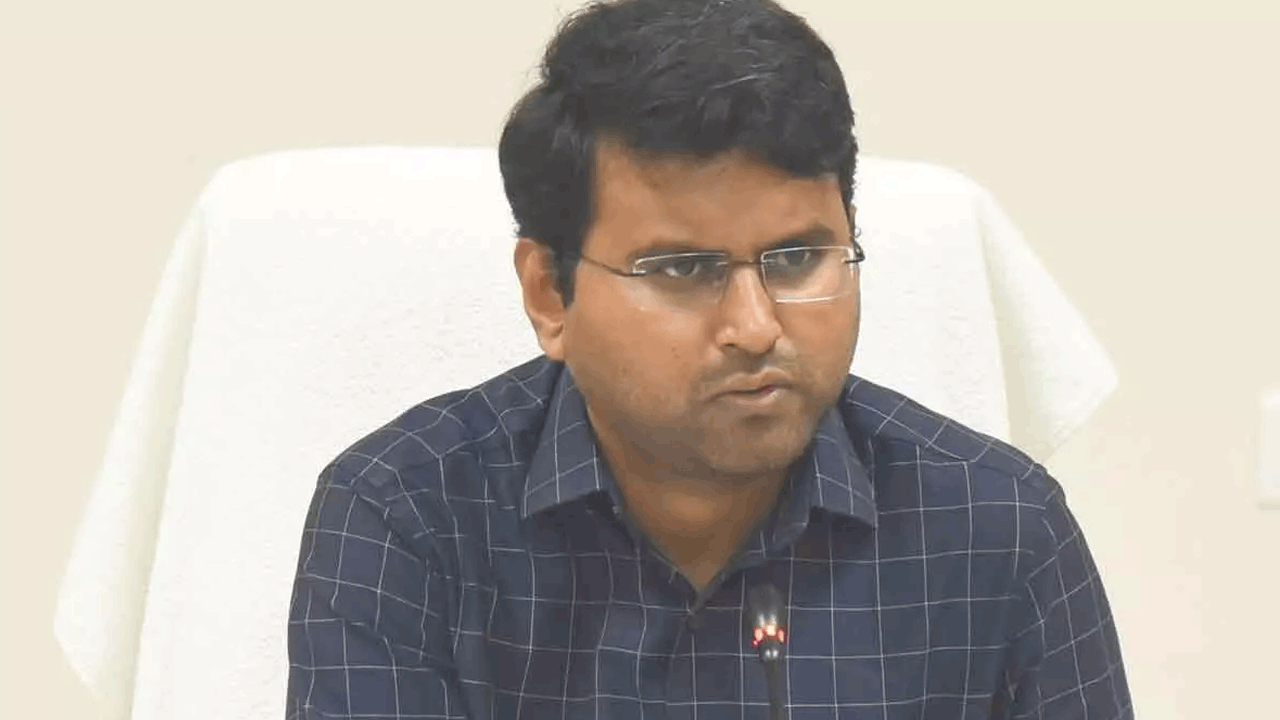 Collector BM Santhosh | రైతు జమ్మన్న మృతిపై వదంతులు వ్యాపింపచేయొద్దు : కలెక్టర్ బీఎం సంతోష్