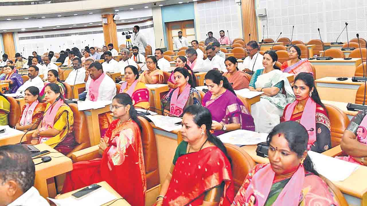 అడ్డంగా దొరికిన కమిషనర్‌!