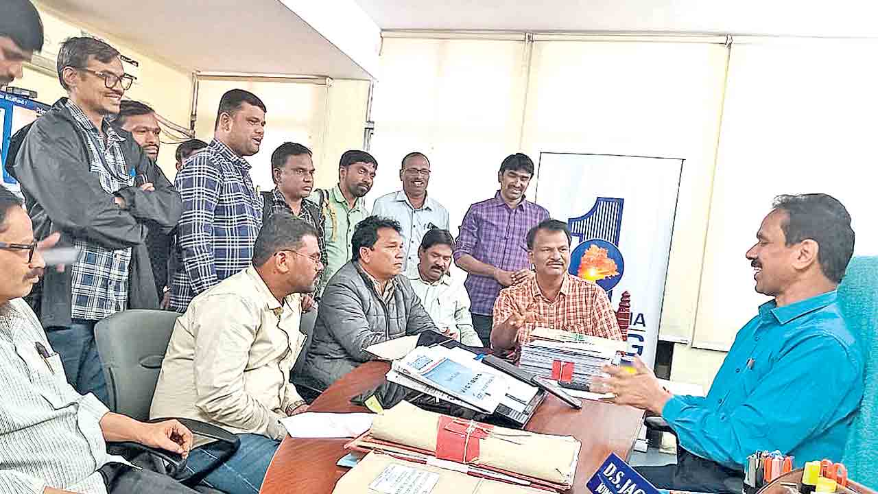 అక్రెడిటేషన్ల జీవో 252ను పునఃసమీక్షించాలి.. కొత్త జీవోతో తీరని అన్యాయం