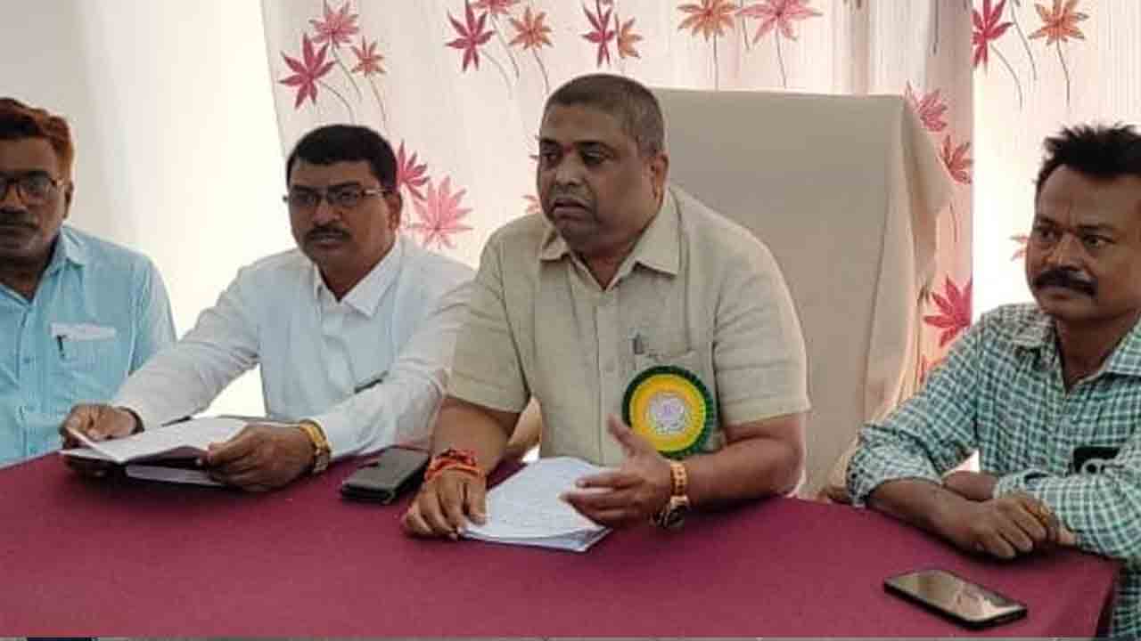 Creative Skills | సృజనాత్మకతను వెలికి తీసేందుకు విద్యావైజ్ఞానిక ప్రదర్శన : డీఈవో లింగాల వెంకటగిరిరాజ్‌గౌడ్‌