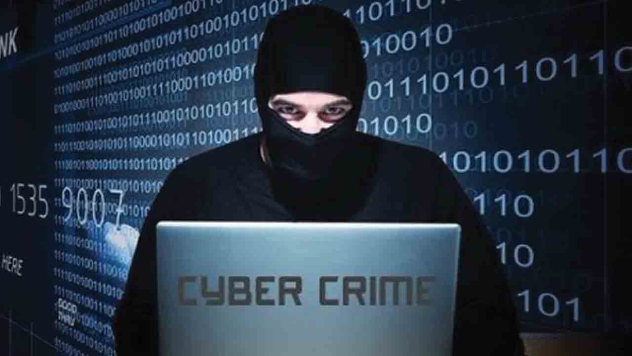 సైబర్‌ వలలో రాచకొండ ఇన్‌స్పెక్టర్‌