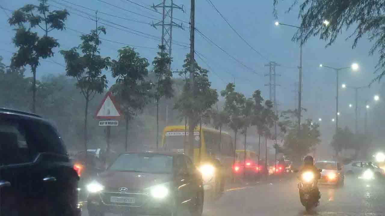 వాయుగుండంగా మారిన దిత్వా తుఫాను.. హైదరాబాద్‌ వాతావరణ కేంద్రం వెల్లడి