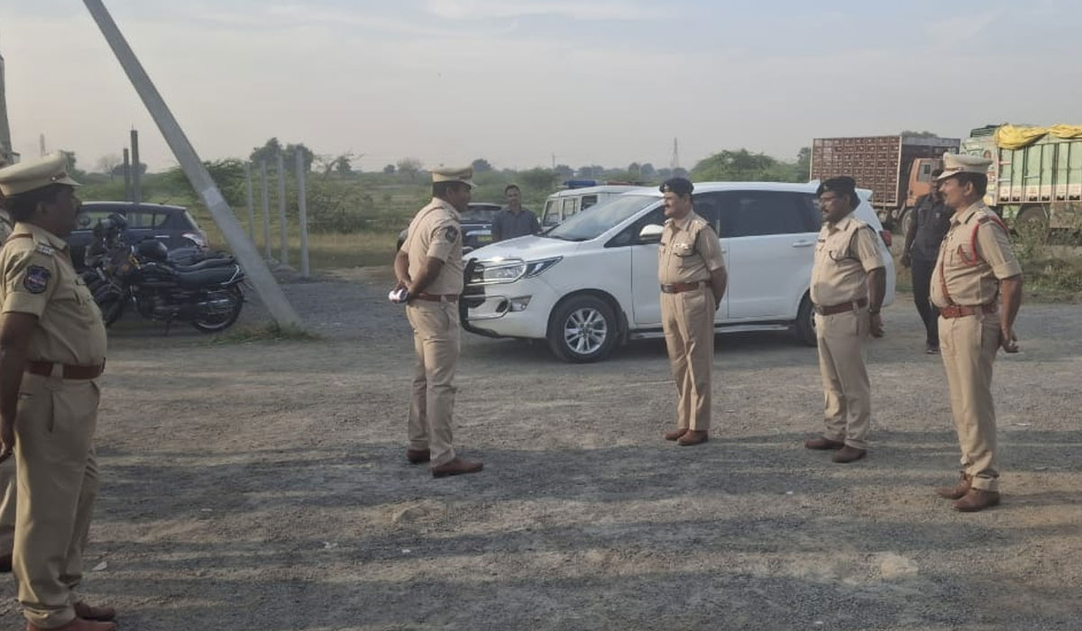 DCP Bhukya Ram Reddy | గ్రామపంచాయతీ ఎన్నికలకు పటిష్టమైన బందోబస్తు ..పెద్దపల్లి జోన్ డీసీపీ భూక్యా రాం రెడ్డి