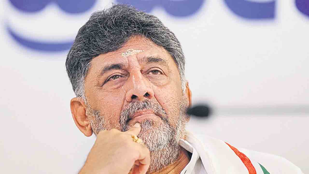 నేషనల్‌ హెరాల్డ్‌ కేసులో డీకేకు నోటీసులు