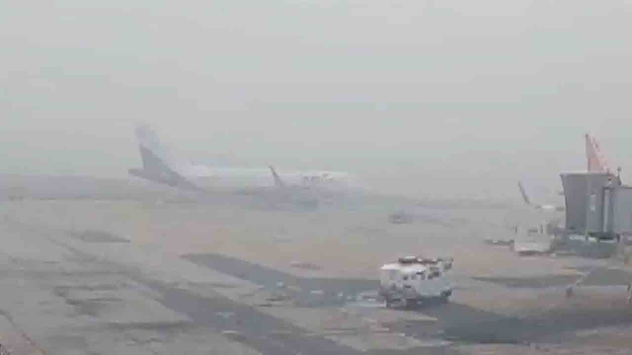 Air Pollution | ప్రమాదకరస్థాయిలోనే గాలి నాణ్యత.. పొగమంచుతో 118 విమానాలు ఆలస్యం