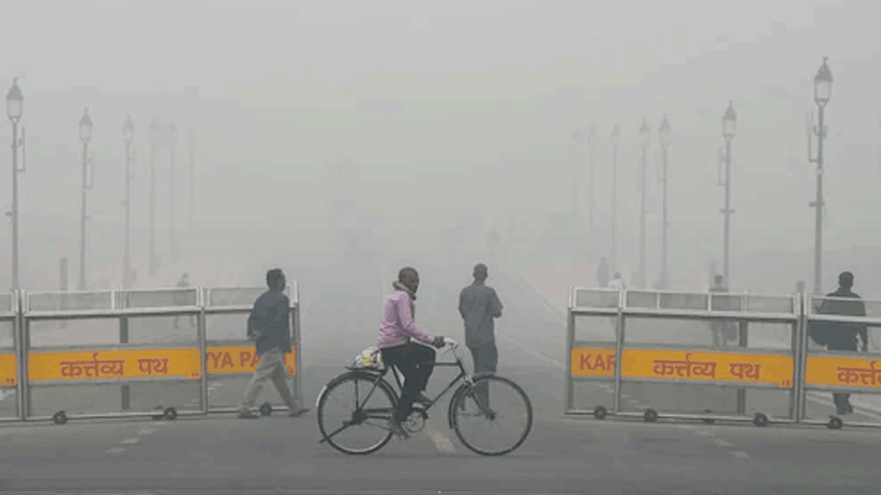 Air Pollution | కాలుష్య కోరల్లో ఢిల్లీ.. పడిపోయిన దృశ్యమానత.. ఢిల్లీ ఎయిర్‌పోర్టు కీలక అడ్వైజరీ