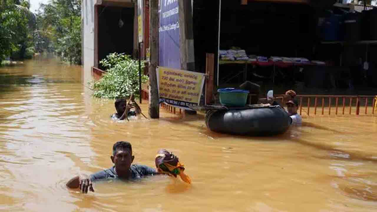 Cyclone Ditwah | శ్రీలంకను కుదిపేసిన దిత్వా .. 486 మంది మృతి