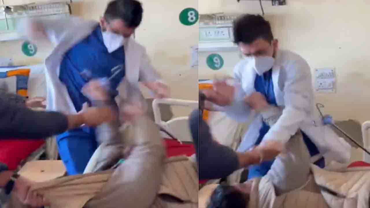 Watch: హాస్పిటల్‌ వార్డులో రోగి, డాక్టర్‌ మధ్య కోట్లాట, పిడిగుద్దులు.. వీడియో వైరల్‌