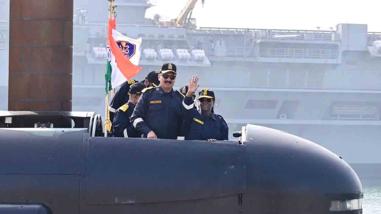 President Murmu | సబ్‌మెరైన్‌లో ప్రయాణించిన రాష్ట్రపతి ద్రౌపది ముర్ము