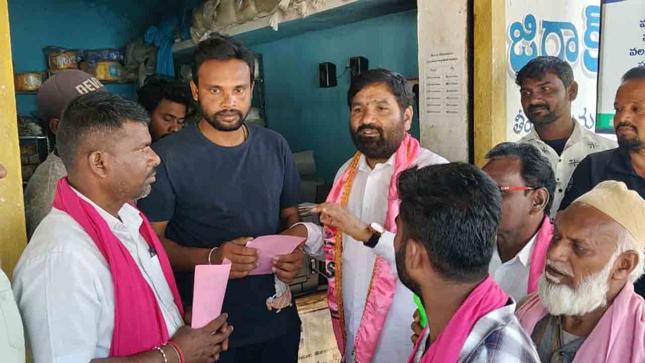 Durgam Chinnaiah | బీఆర్ఎస్ బలపరిచిన అభ్యర్థులను గెలిపించాలి.. ప్రచారంలో మాజీ ఎమ్మెల్యే దుర్గం చిన్నయ్య