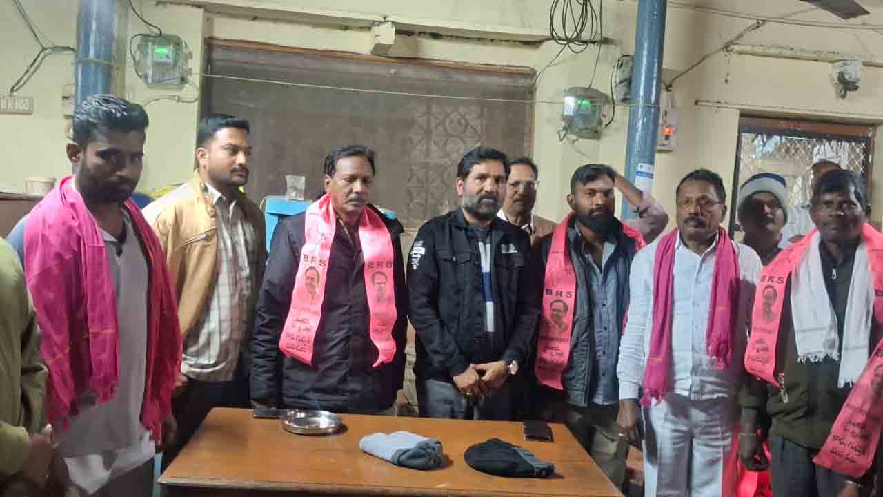 Durgam Chinnaiah | కాంగ్రెస్ సర్కారుపై తీవ్ర వ్యతిరేకత.. దుర్గం చిన్నయ్య ఆధ్వర్యంలో బీఆర్ఎస్‌లోకి కాంగ్రెస్ నాయకులు