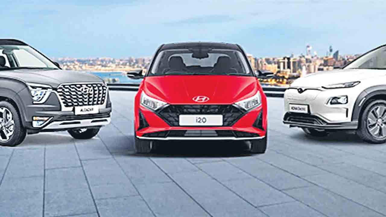 కార్లపై డిస్కౌంట్లే.. డిస్కౌంట్లు.. రూ 2 లక్షల వరకు ఇస్తున్న ఆటోమొబైల్‌ సంస్థలు