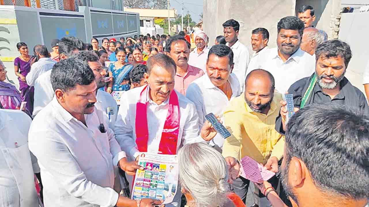 హోరాహోరీ గ్రామాల్లో ర్యాలీలు, ఇంటింటి ప్రచారాలు