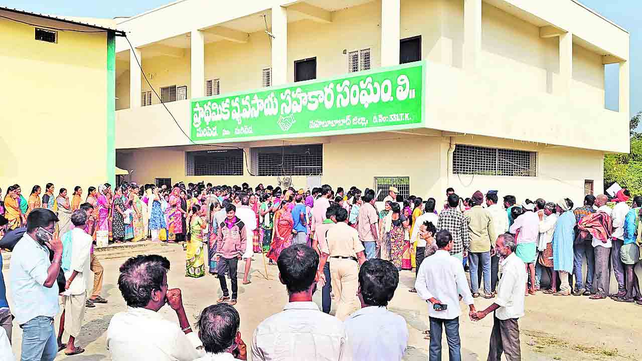 అన్నదాతల అరిగోస