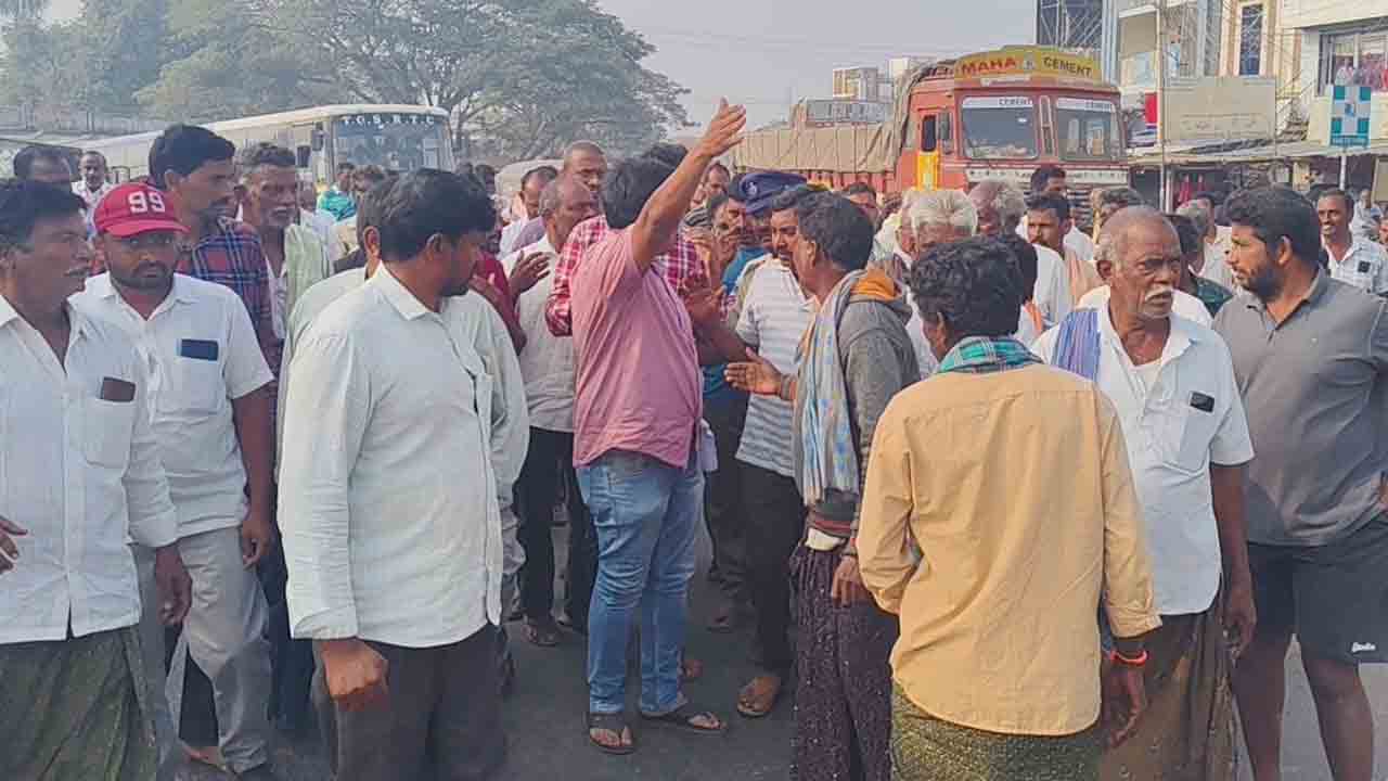 యాప్‌.. అట్టర్‌ఫ్లాప్‌.. పాత పద్ధతిలోనే యూరియా అమ్మకాలు