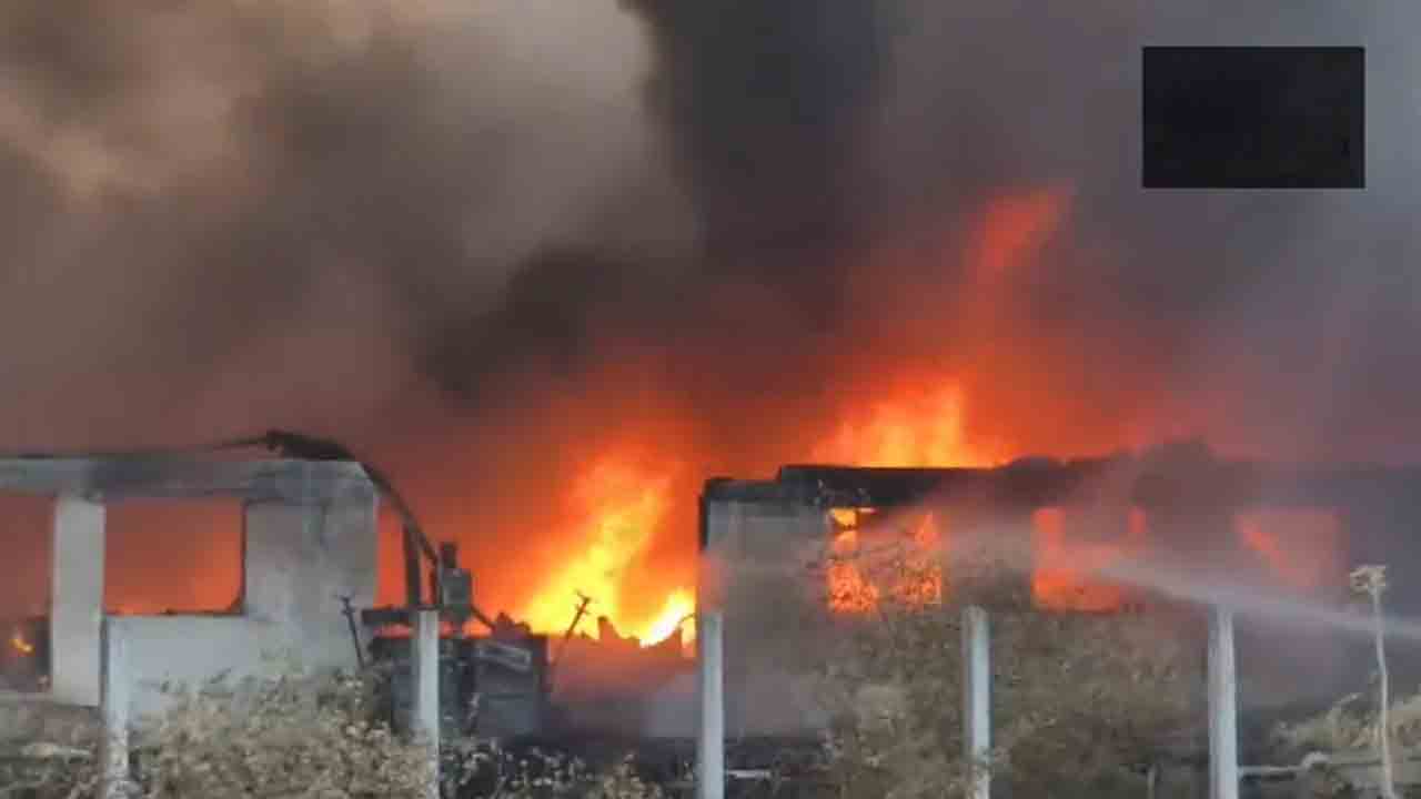 Fire accident | ప్లాస్టిక్‌ కంపెనీలో భారీ అగ్నిప్రమాదం.. Video