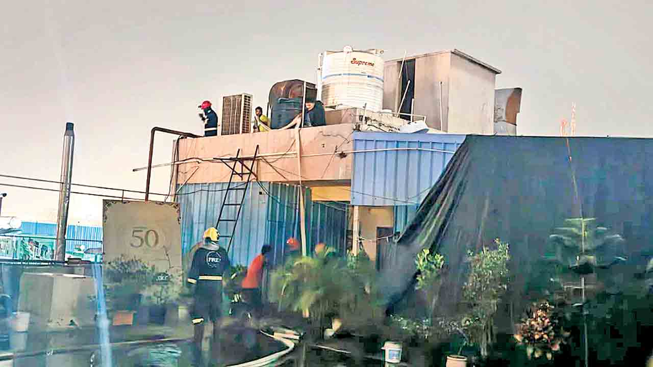 చిమ్నిలో మంటలు చెలరేగి..