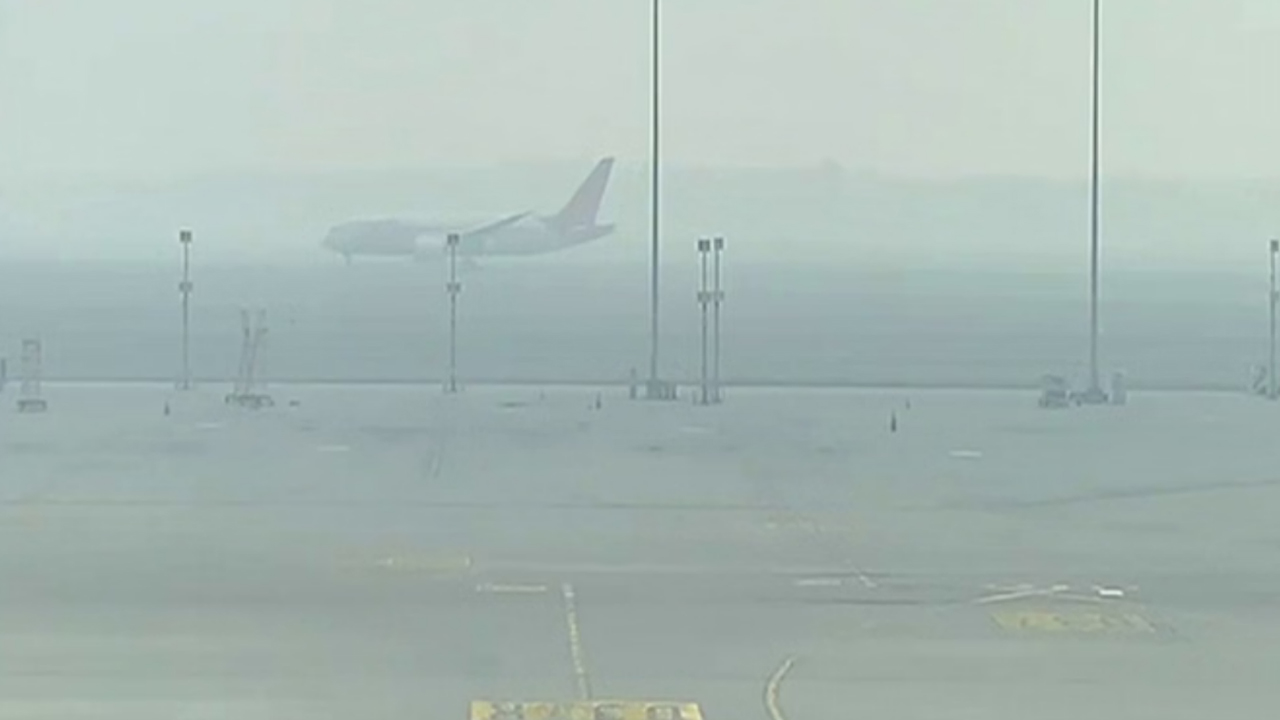 AAI Advisory | ఉత్తర భారతాన్ని కమ్మేసిన పొగమంచు.. అడ్వైజరీ జారీ చేసిన ఏఏఐ..!