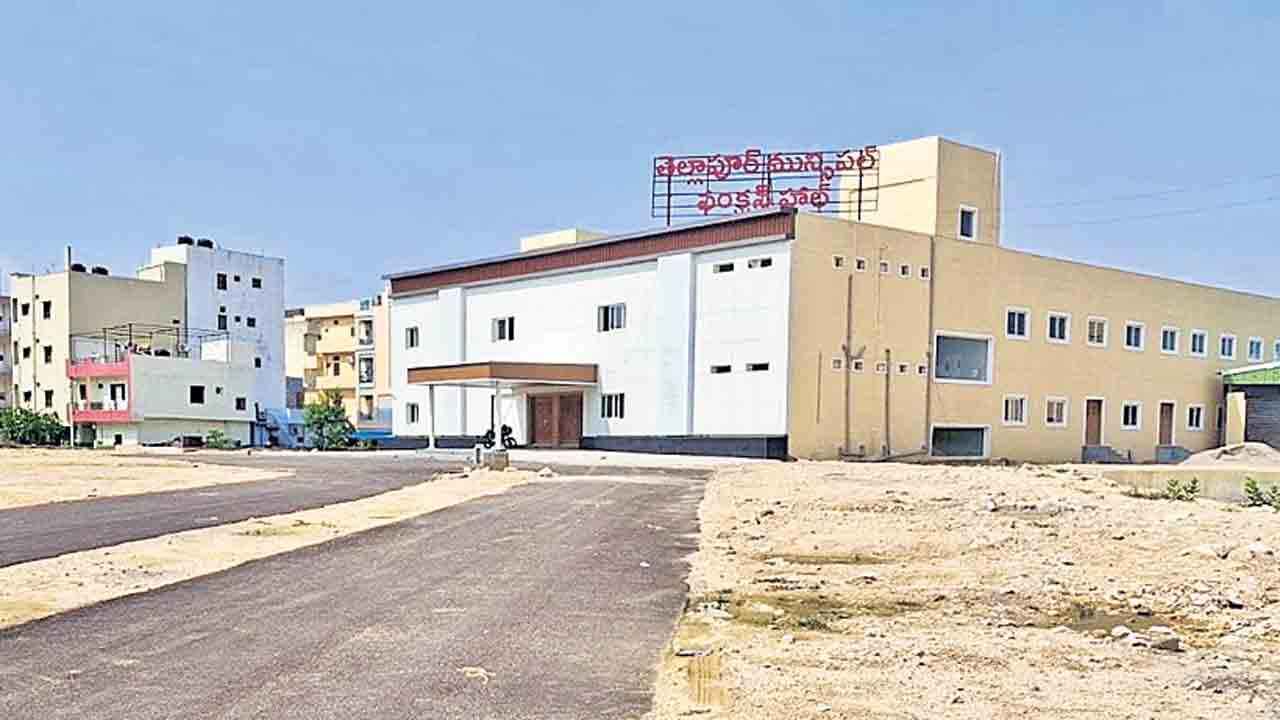 తెల్లాపూర్‌లో రూ. 8 కోట్లతో పూర్తయిన ఫంక్షన్‌హాల్‌