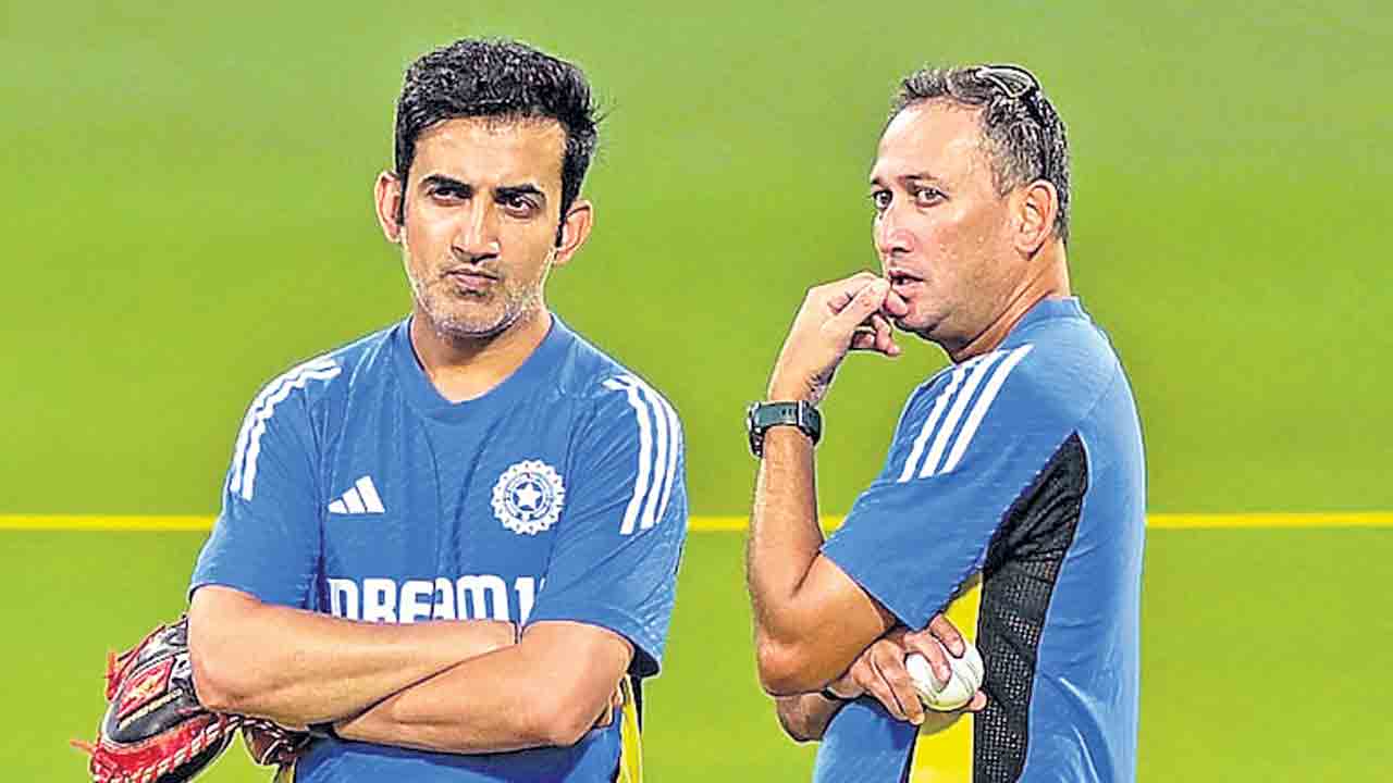 గంభీర్‌కు పదవీ గండం?.. హెడ్‌కోచ్‌ తొలగింపుపై ఊహాగానాలు