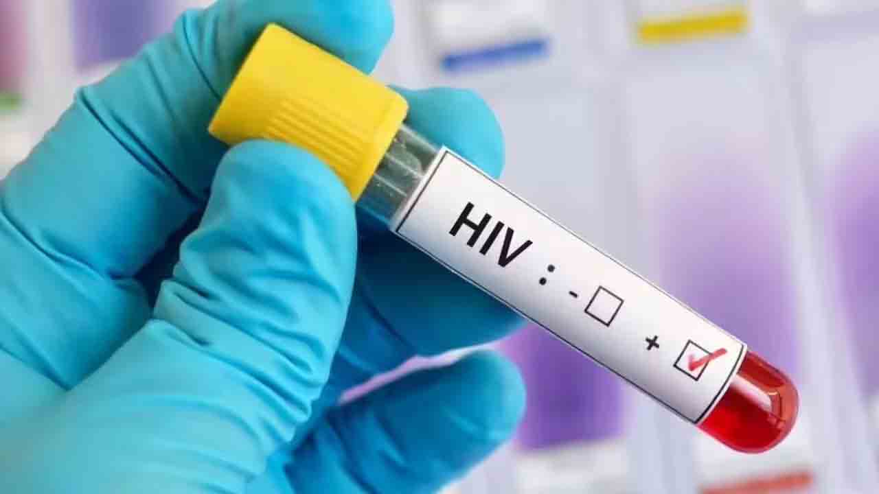 మధ్యప్రదేశ్‌లో ఎయిడ్స్‌ బారినచిన్నారులు.. హెచ్‌ఐవీ వ్యక్తి నుంచి రక్త మార్పిడి చేసిన దవాఖాన!