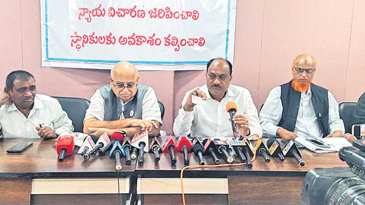 స్టాల్స్‌ ఎంపికలో అక్రమాలు