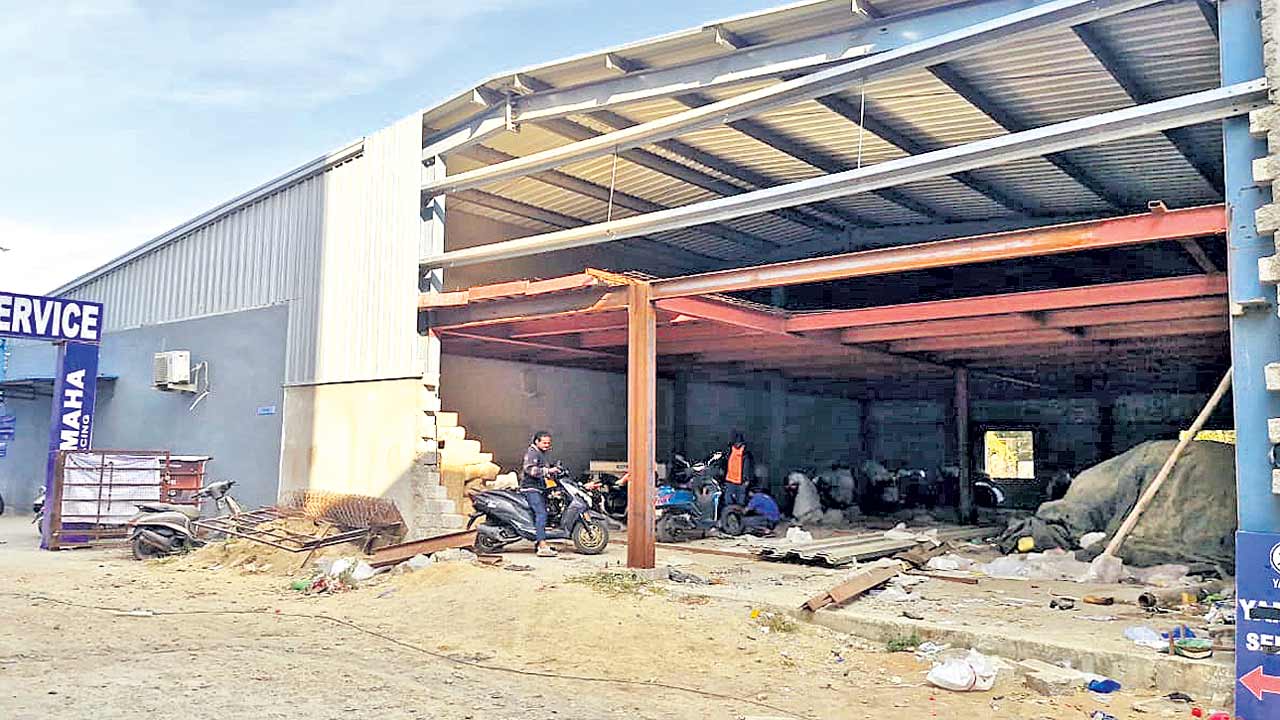 ఇదే అదనుగా ఆక్రమణల జోరు