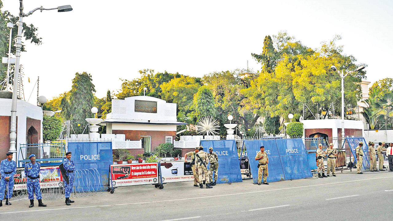 లోక్‌భవన్‌కు బాంబు బెదిరింపు