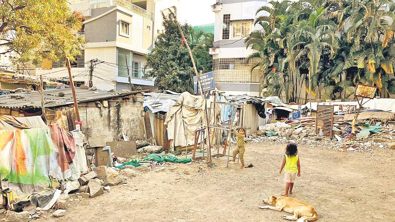 కమ్యూనిటీ స్థలం కబ్జాకు యత్నం