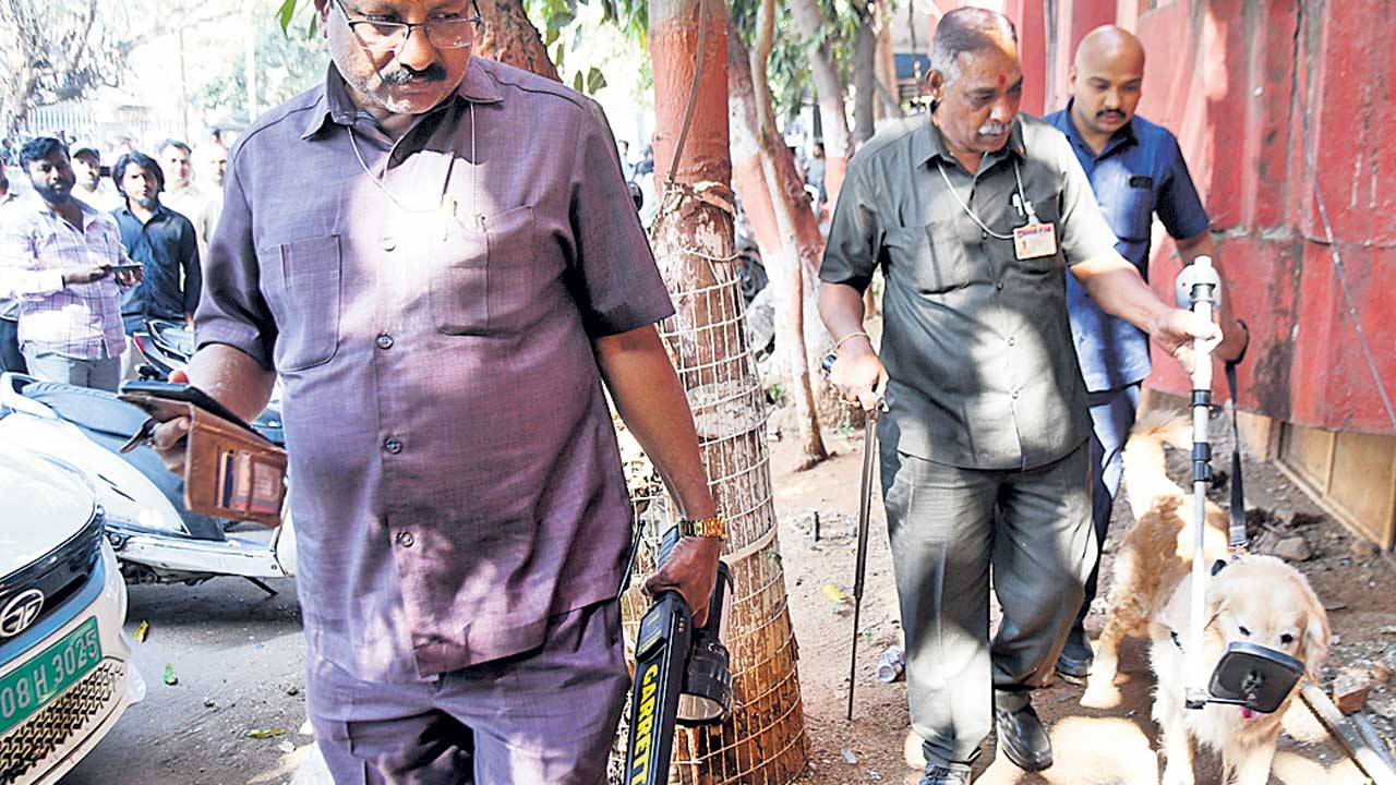 నాంపల్లి క్రిమినల్‌ కోర్టుకు బాంబు బెదిరింపు