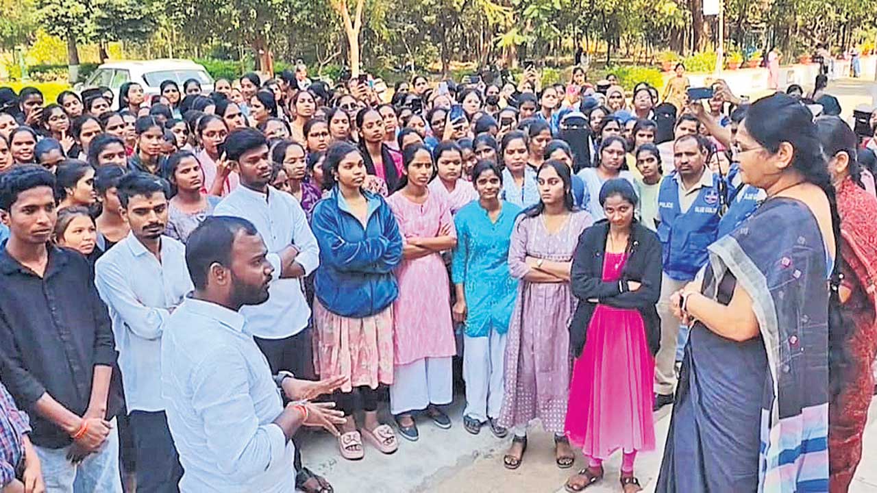 ఓయూ మెస్‌ ఇన్‌చార్జి సస్పెన్షన్‌