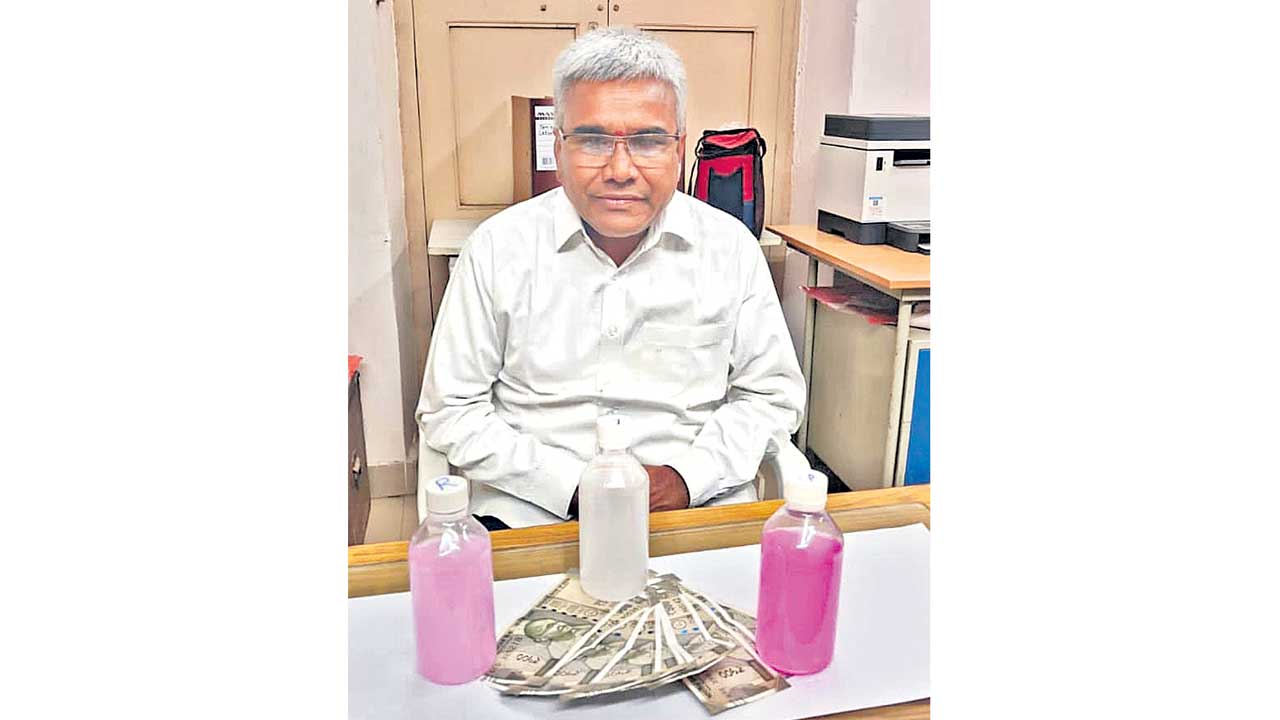 ఏసీబీకి చిక్కిన ఓయూ డీఈఈ