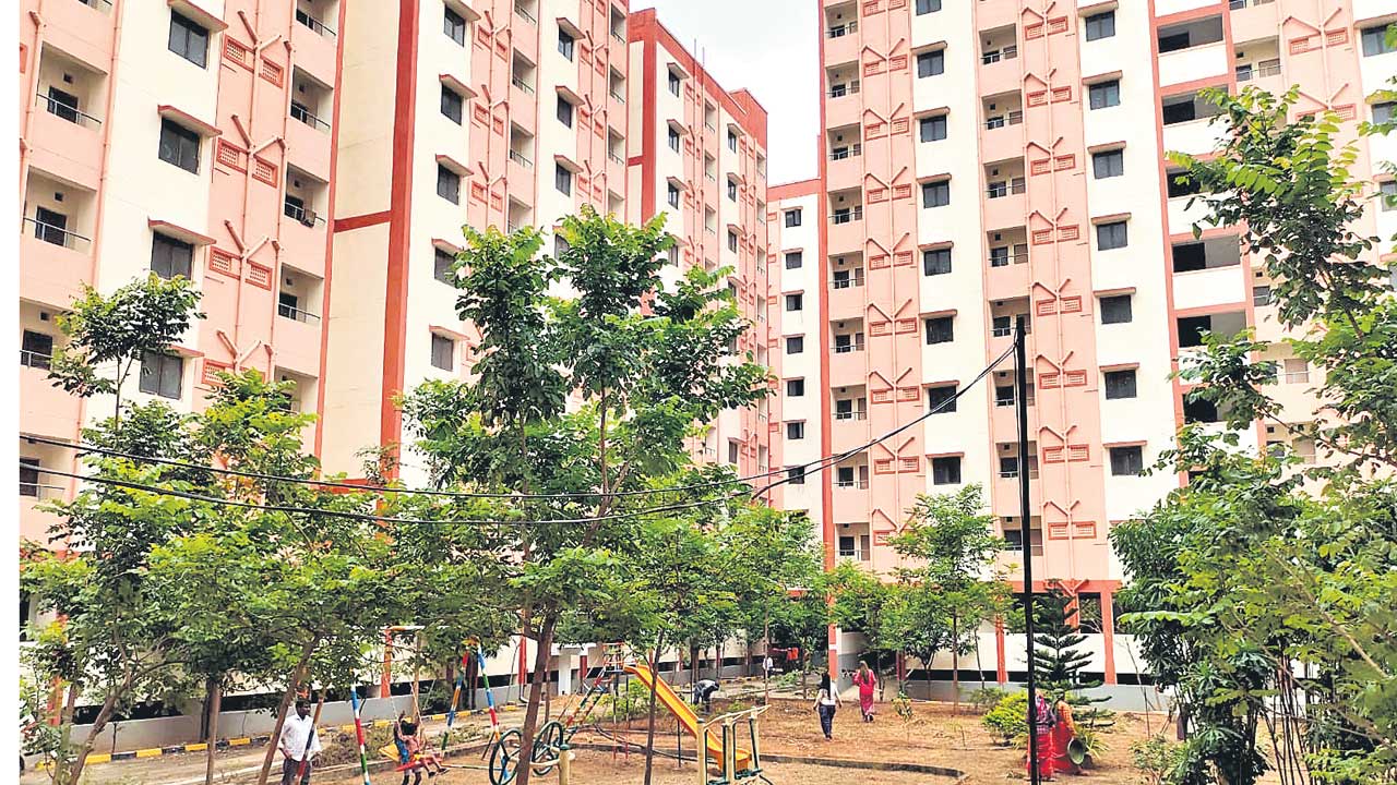 డబుల్‌ ఇండ్లు రద్దు!