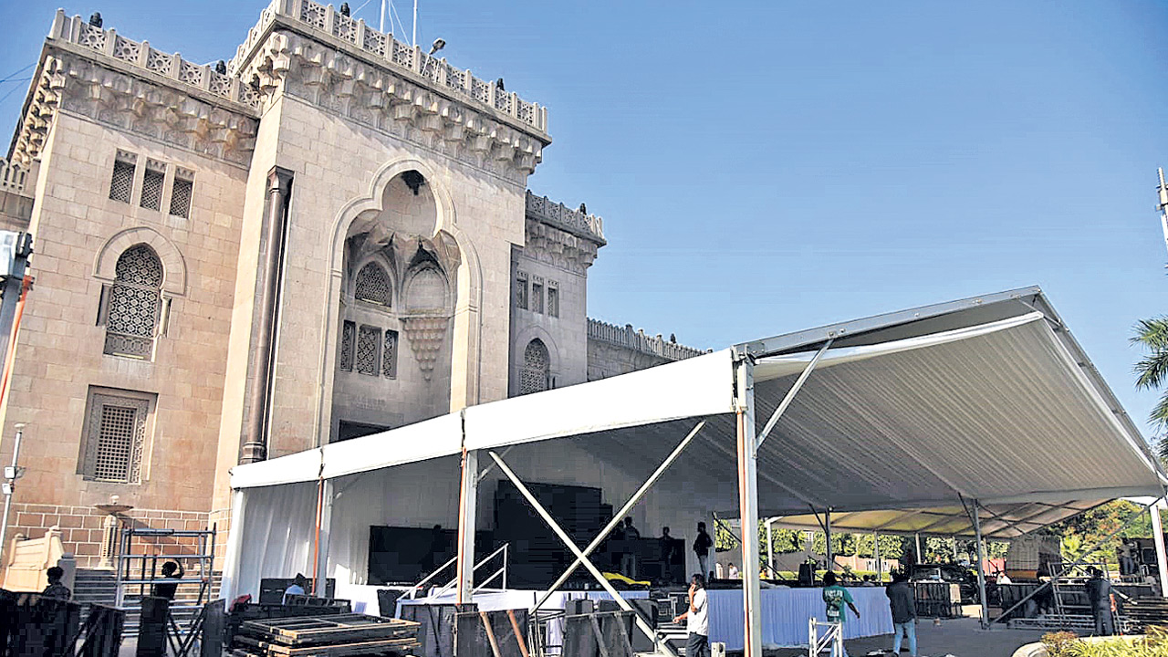 భద్రతా వలయంలో ఓయూ