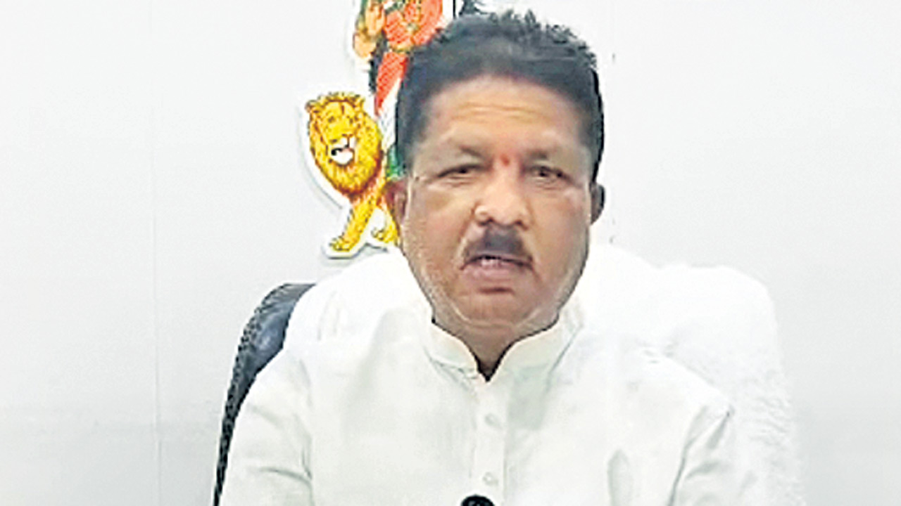 కవితా! నువ్వా.. నన్ను విమర్శించేది