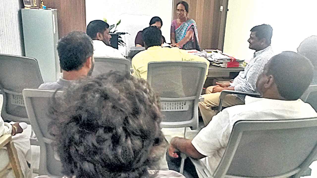 పర్సంటేజీ కొట్టు.. బిల్లు పట్టు