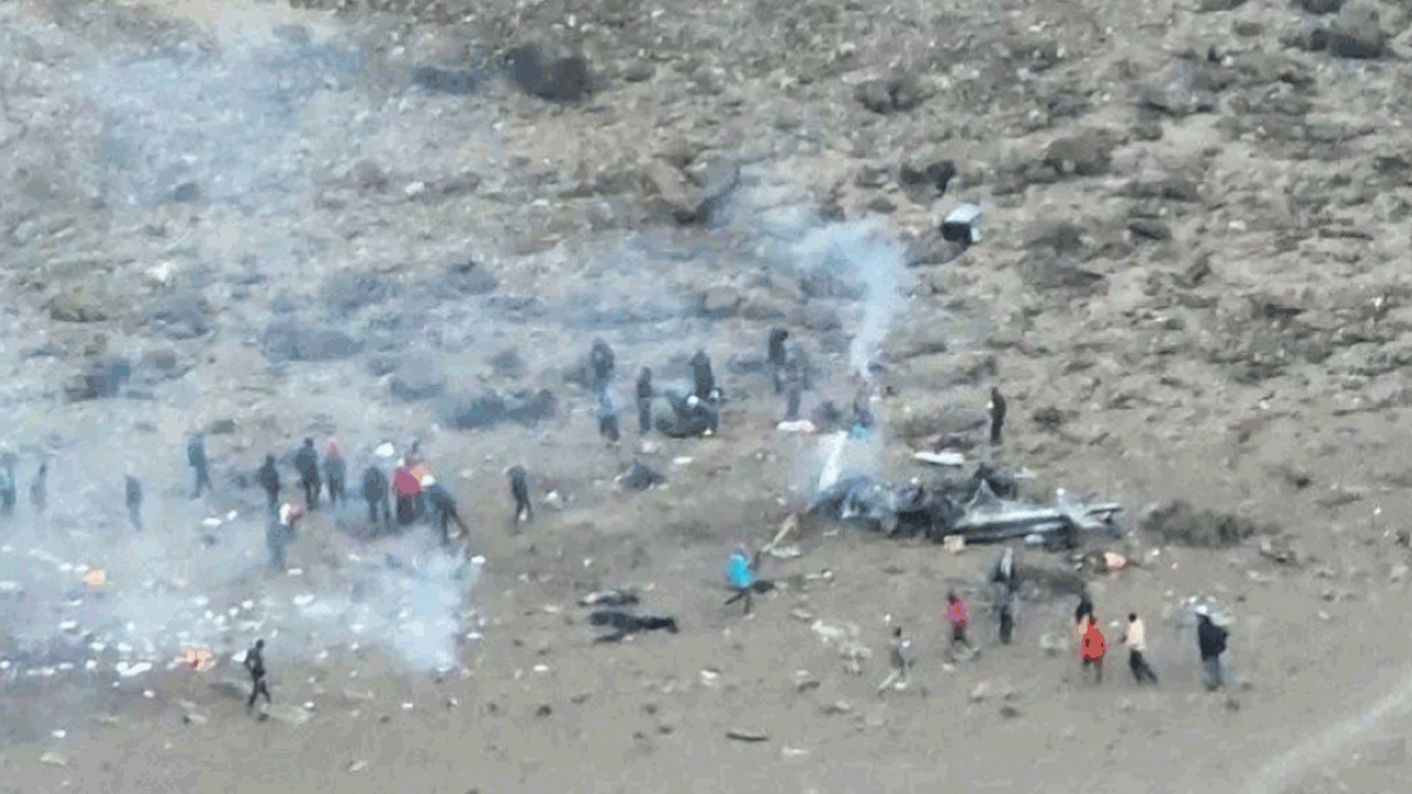 Helicopter Crash | కిలిమంజారో పర్వతంపై కూలిన హెలికాప్టర్‌.. ఐదుగురు మృతి