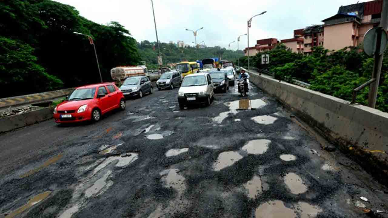 దశాబ్దకాలంగా కేంద్రం నిర్లక్ష్యం.. రోడ్లను జాతీయ రహదారులుగా అప్‌గ్రేడ్‌ చేసేందుకు ససేమిరా