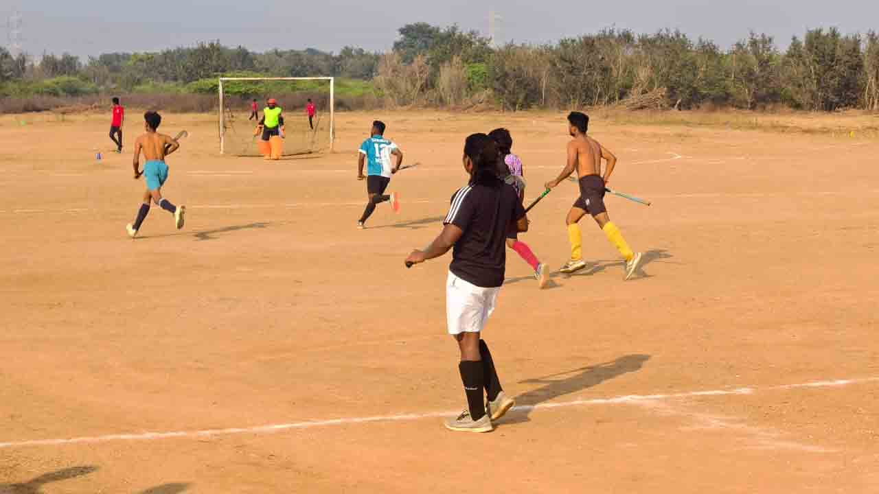 Hockey selections | కాకతీయ యూనివర్సిటీలో హాకీ సెలెక్షన్స్‌.. పాల్గొన్న క్రీడాకారులు
