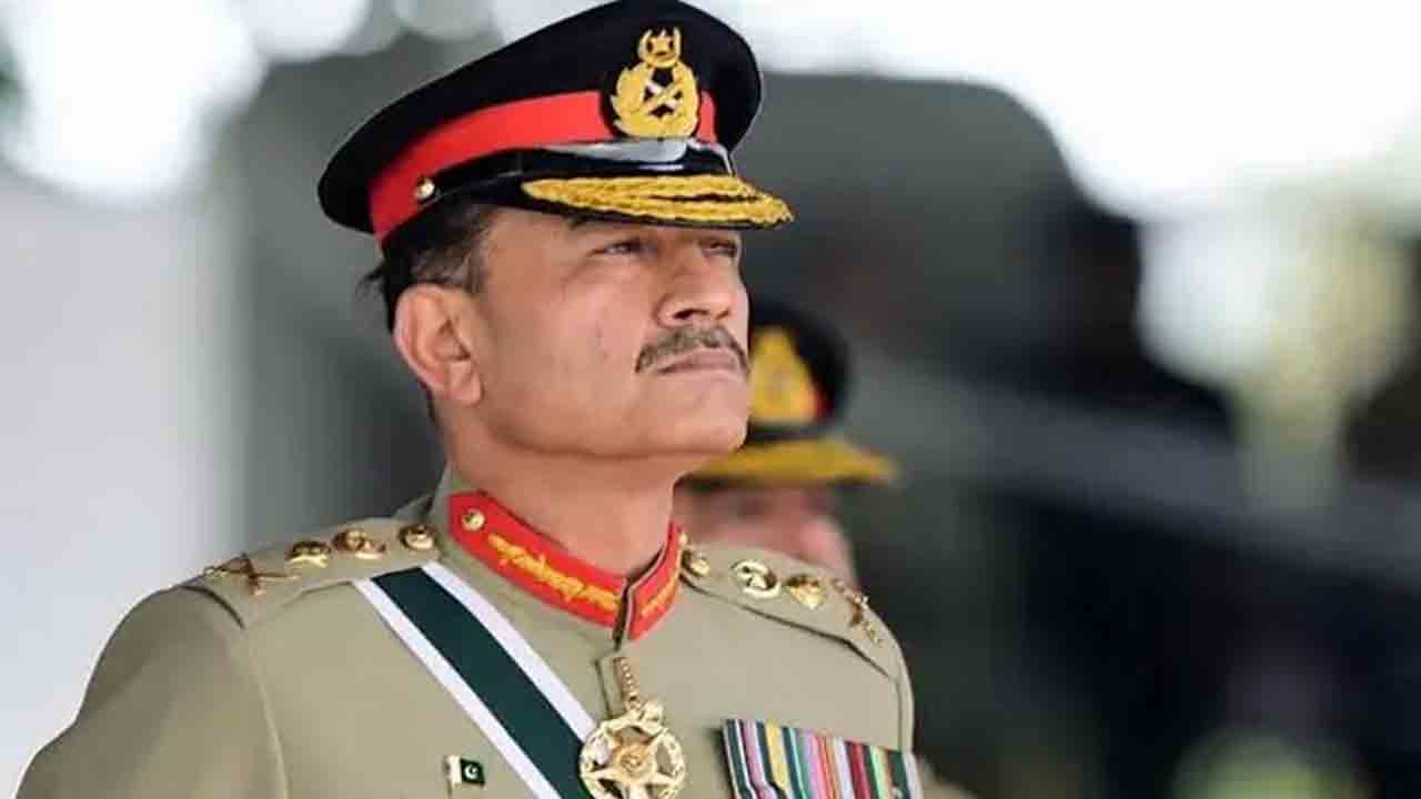 భారత్‌తో యుద్ధానికి మునీర్‌ తహతహ: ఇమ్రాన్‌ సోదరి