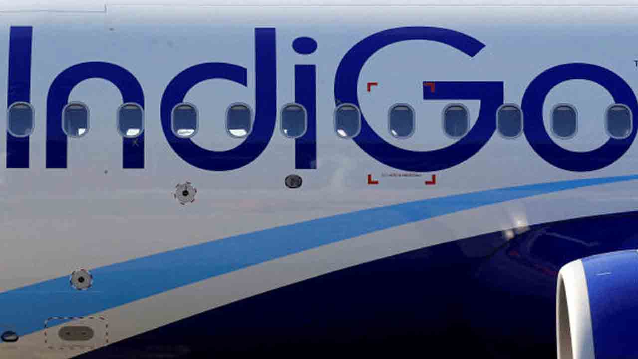 IndiGo | సిబ్బంది కొరతతో విమాన ప్రయాణాల్లో జాప్యం.. ఇండిగోకు డీజీసీఏ సమన్లు