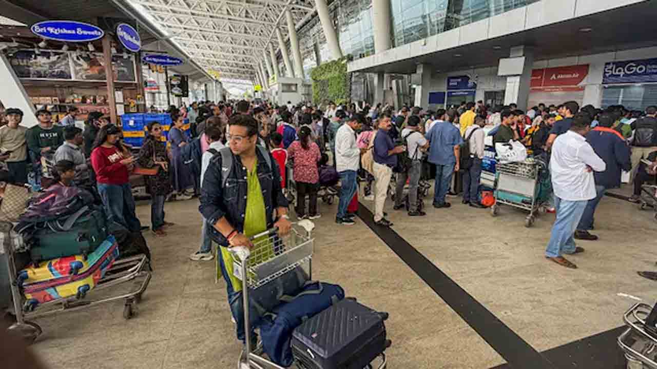 IndiGo | వరుసగా ఐదో రోజూ అదేసీన్‌.. నేడు 500 విమానాలు రద్దు.. ఎయిర్‌పోర్టుల్లో ప్రయాణికుల రద్దీ