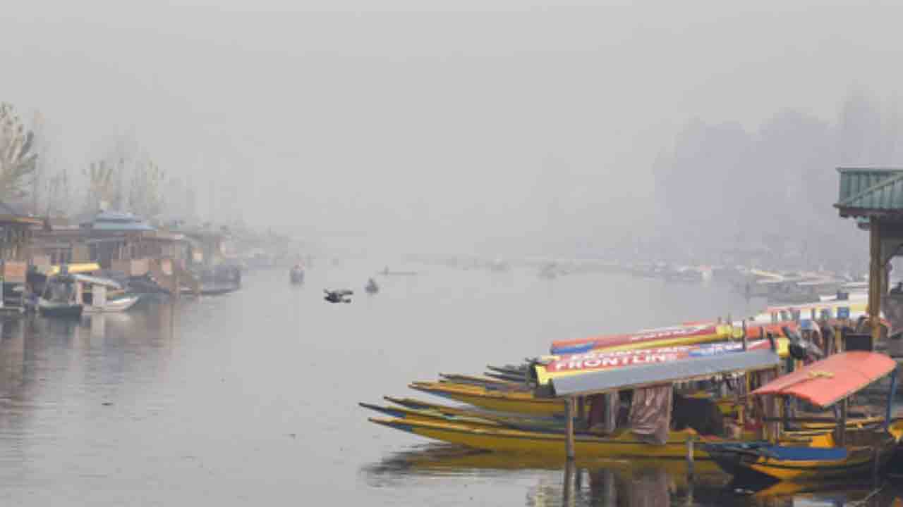 Jammu and Kashmir | చలి తీవ్రతకు వణుకుతున్న కశ్మీర్‌.. విపరీతంగా మంచు.. పడిపోయిన ఉష్ణోగ్రతలు