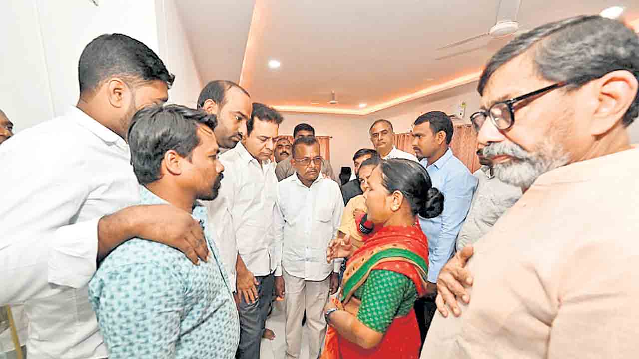 దుబాయ్‌లో చిక్కుకున్న వలస జీవికి కేటీఆర్‌ అభయం