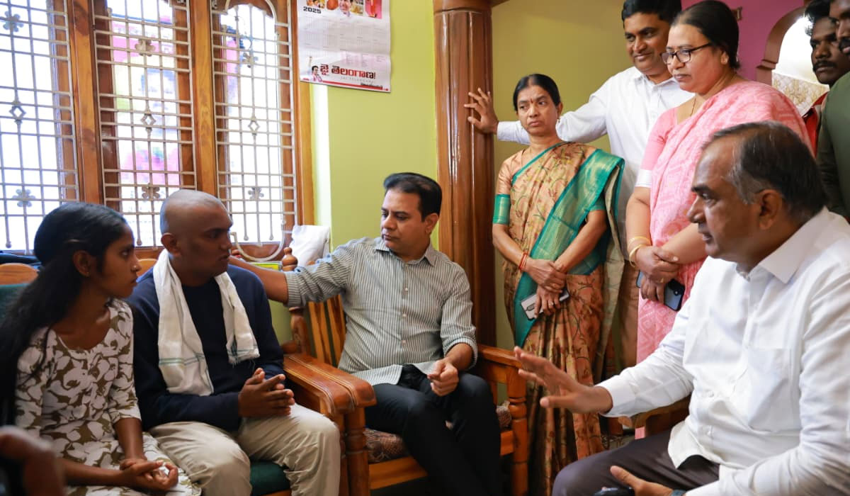 Chintal Thana | చింతల్‌ఠాణా సర్పంచ్‌గా గెలిచిన మృతి చెందిన మురళి కుటుంబానికి కేటీఆర్ పరామర్శ