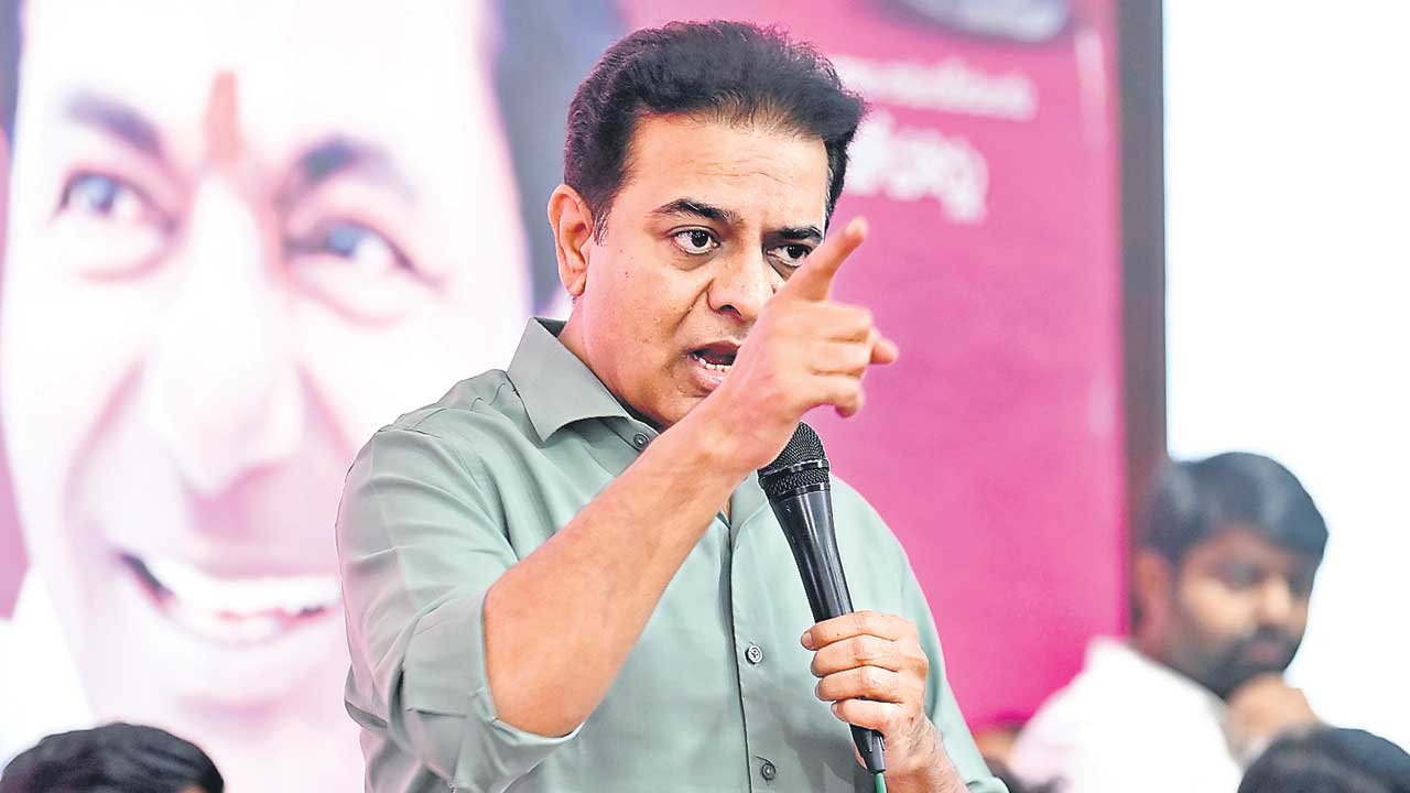 రేవంత్‌రెడ్డిని ప్రజలే.. ఫుట్‌బాల్‌ ఆడుతరు