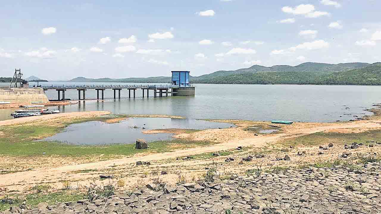 అటకెక్కిన జలాశయాల పూడికతీత!.. డ్రెడ్జింగ్‌ పనికిరాదన్న నిపుణులు