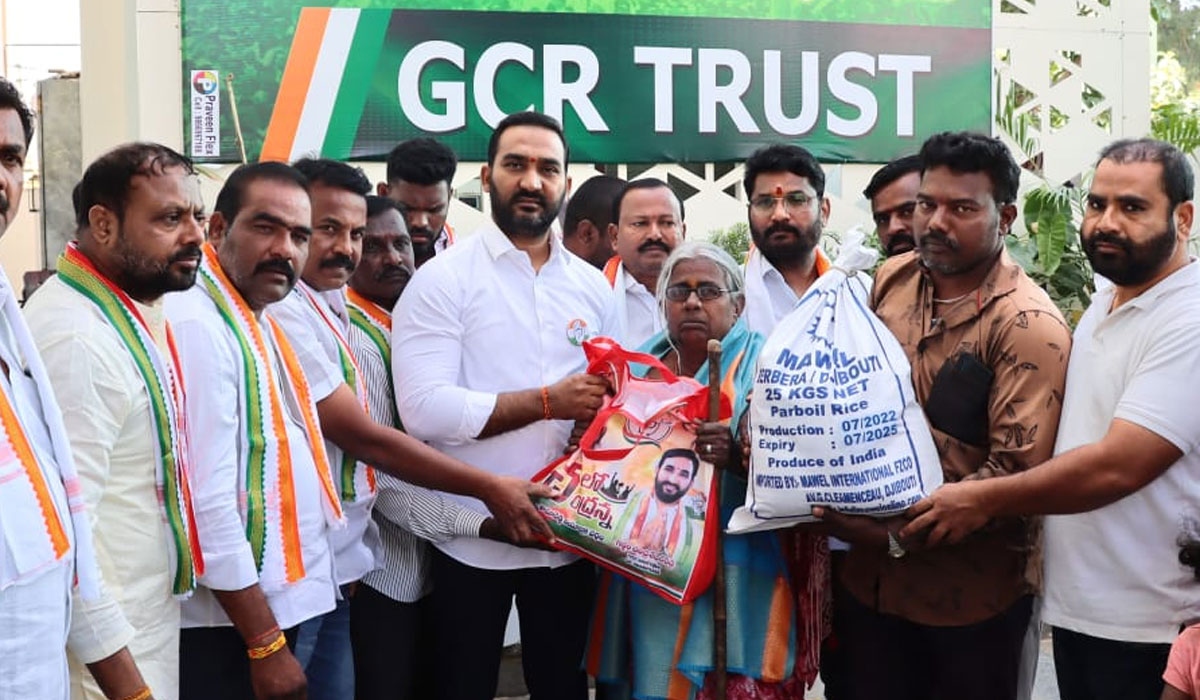 KamaReddy | నిర్వాసితులకు టీపీసీసీ స్టేట్ జనరల్ సెక్రెటరీ గడ్డం చంద్రశేఖర్ రెడ్డి ఆధ్వర్యంలో సరుకుల పంపిణీ