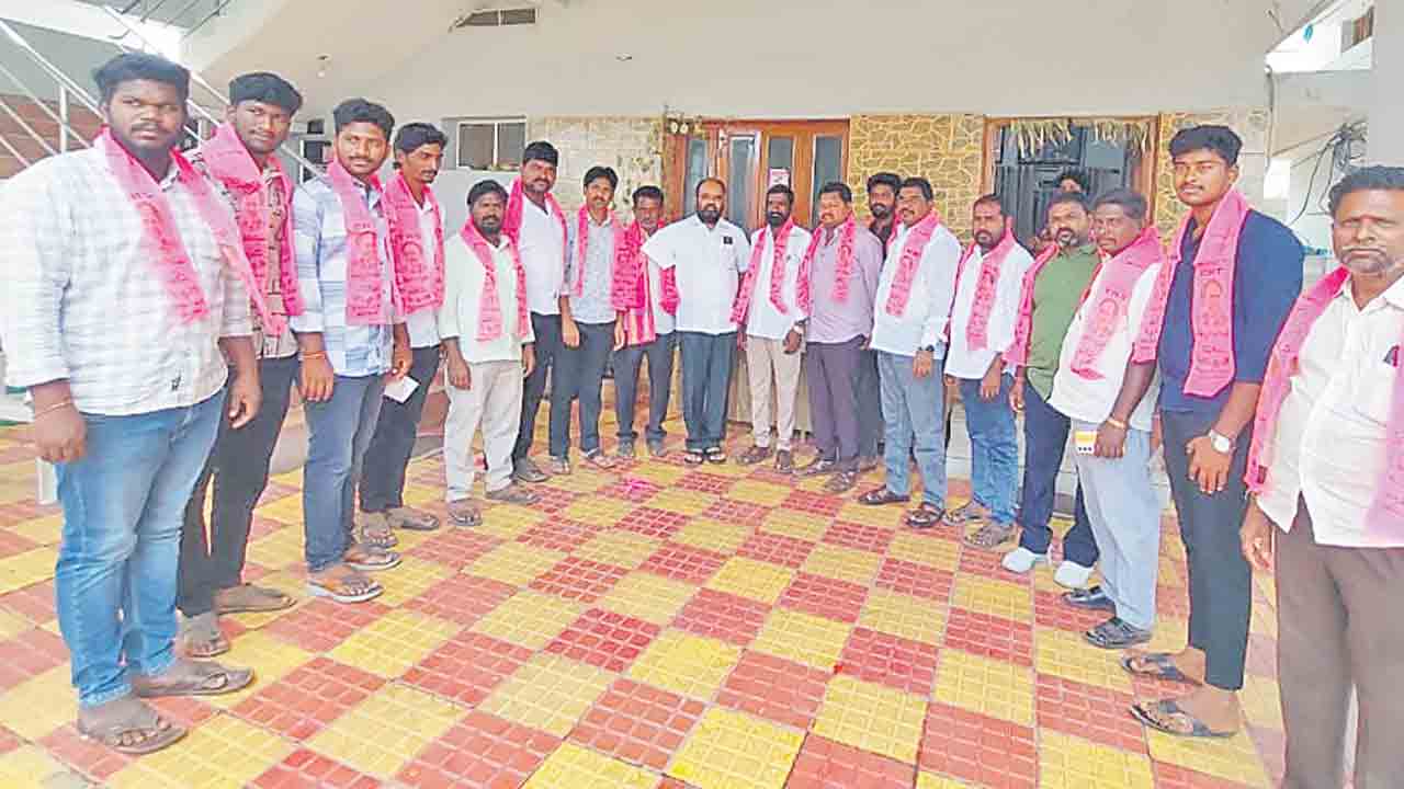 గులాబీ బలపర్చిన అభ్యర్థులకు పట్టం కట్టాలి